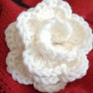 ROSE MOTIF. HAND CROCHET. LARGE.  WHITE